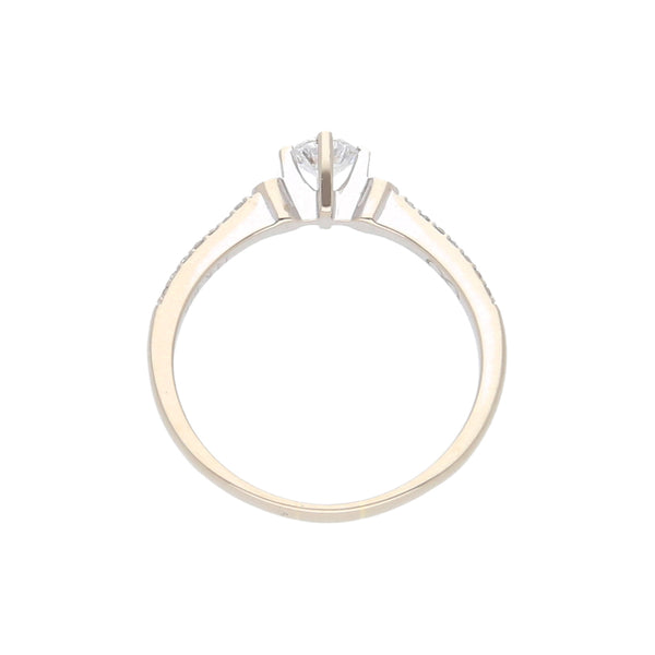 Anillo estilizado con diamantes en oro blanco 14 kilates.