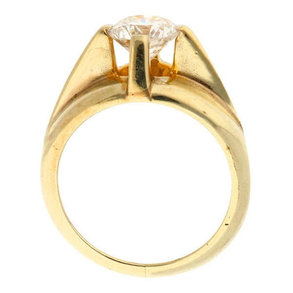 Anillo solitario con diamante en oro amarillo 10 kilates.