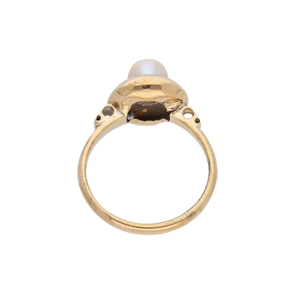 Anillo diseño especial con perla en oro amarillo 18 kilates.