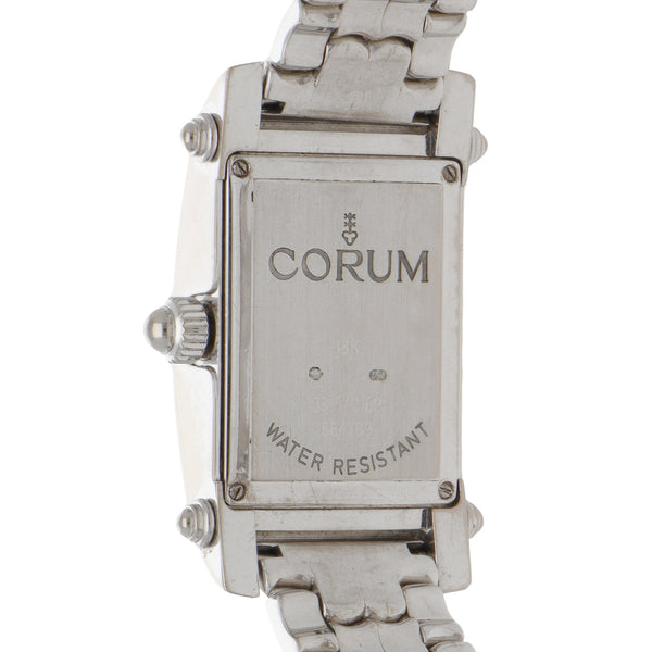 Reloj Corum para dama modelo Moonligth en oro blanco 18 kilates.