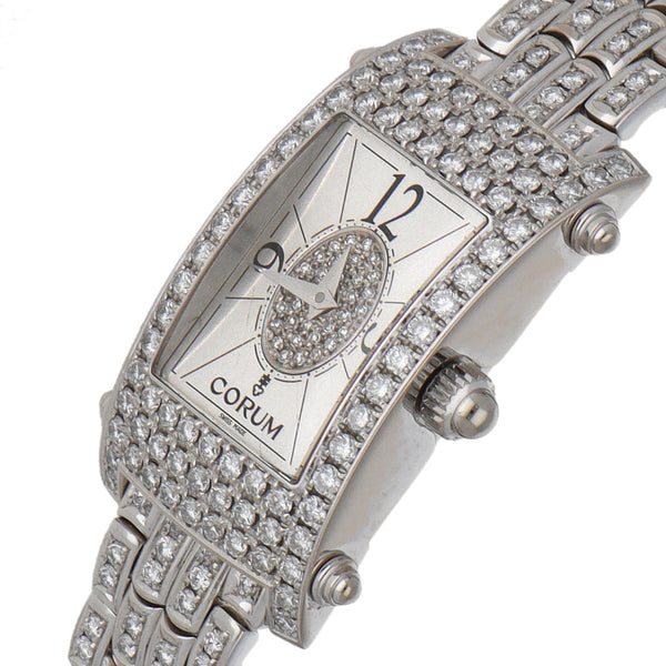 Reloj Corum para dama modelo Moonligth en oro blanco 18 kilates.