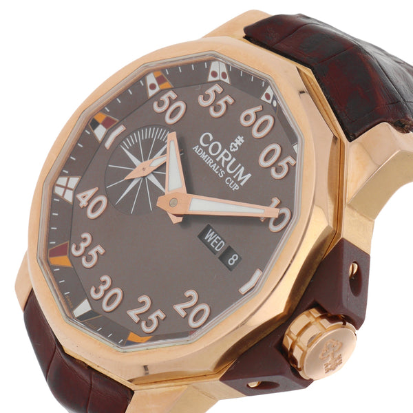 Reloj Corum para caballero modelo Admiral's Cup caja en oro rosa 18 kilates.