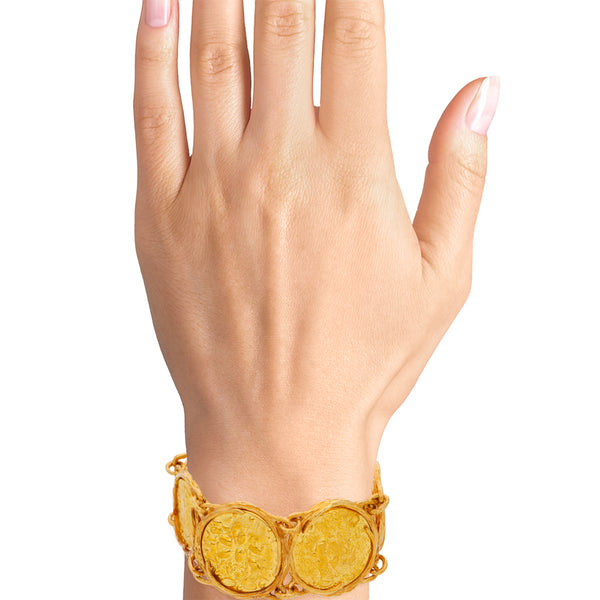 Pulsera hechura especial en oro amarillo 18 y 22 kilates.