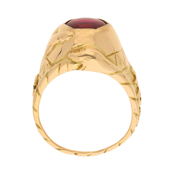 Anillo labrado motivo serpiente con sintético en oro amarillo 18 kilates.