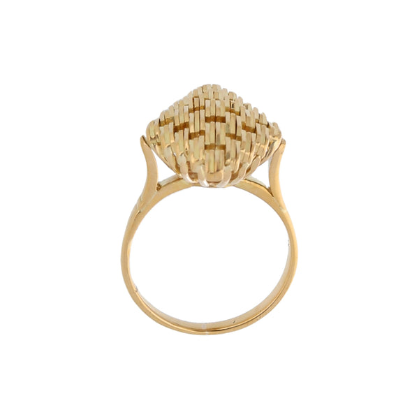 Anillo calado motivo rombo en oro amarillo 18 kilates.