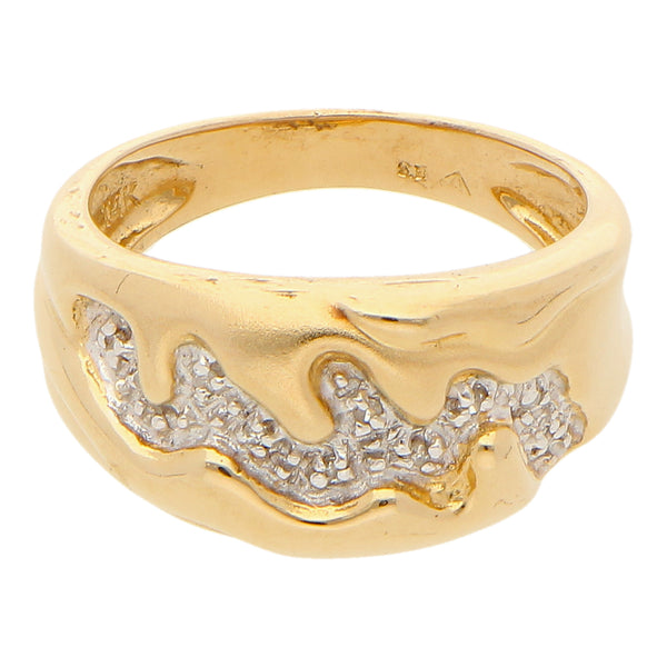 Anillo hechura especial con diamantes en oro dos tonos 14 kilates.