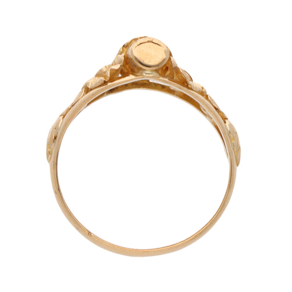 Anillo estilizado motivo floral en oro amarillo 18 kilates.