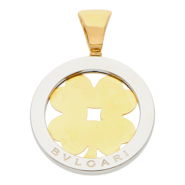 Dije motivo trébol firma Bvlgari en acero y oro amarillo 18 kilates.