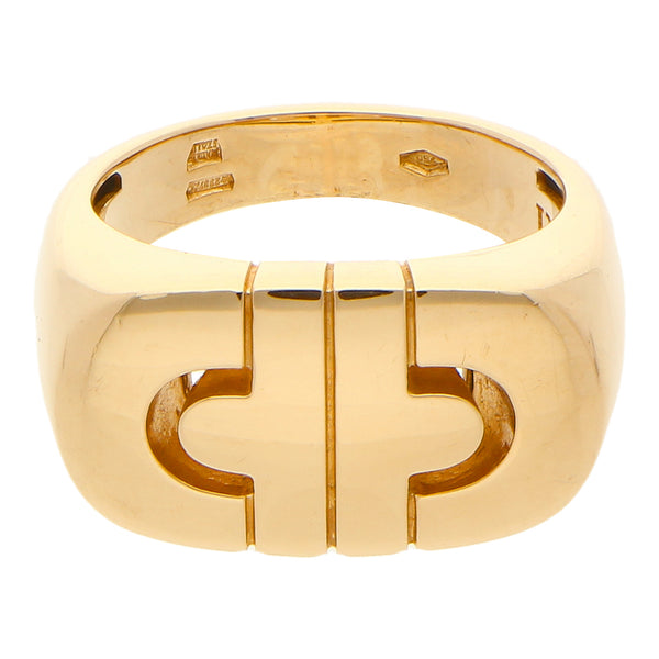 Anillo tipo sello firma Bvlgari en oro amarillo 18 kilates.