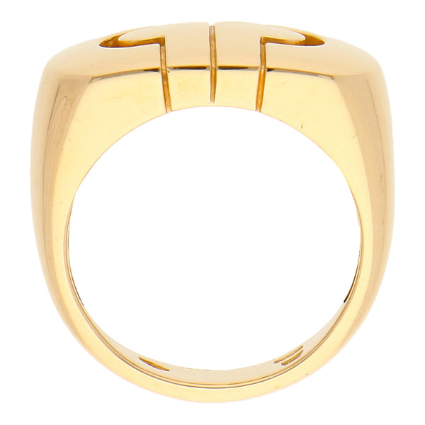 Anillo tipo sello firma Bvlgari en oro amarillo 18 kilates.