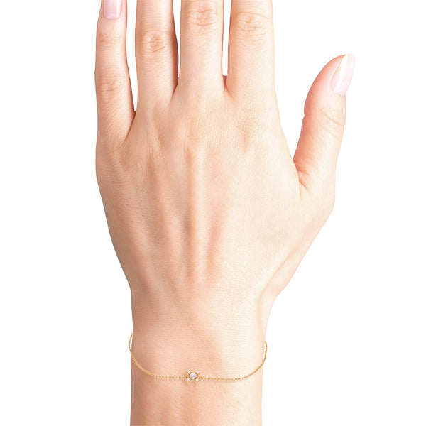 Pulsera eslabón cruzado anillo hechura especial con perlas y diamantes firma Tous en oro amarillo 18 kilates.
