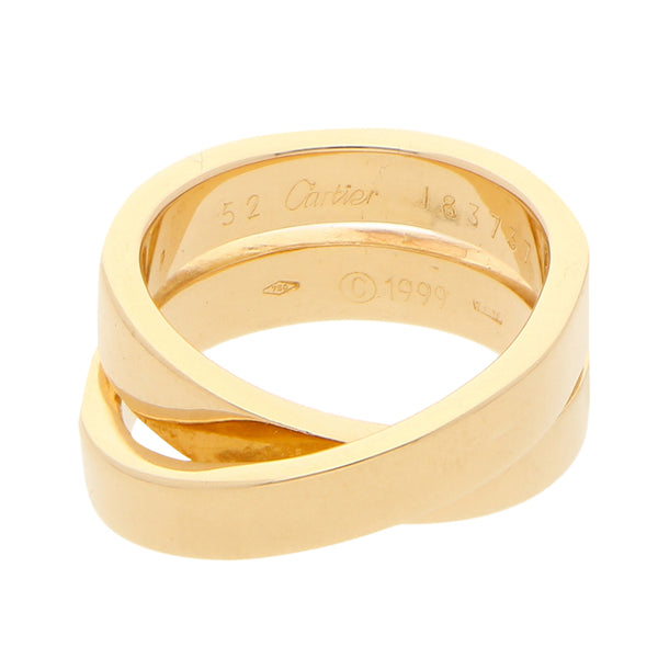 Anillo estilizado firma Cartier en oro amarillo 18 kilates.