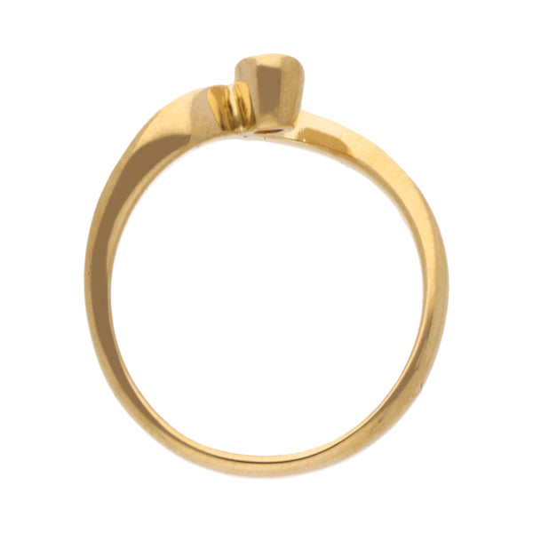 Anillo diseño especial con sintético en oro amarillo 18 kilates.