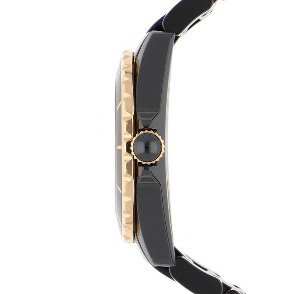 Reloj Chanel para dama modelo J12 vista de bisel en oro amarillo 18 kilates.