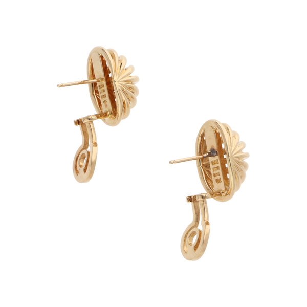 Aretes hechura especial firma Tane en oro amarillo 18 kilates.