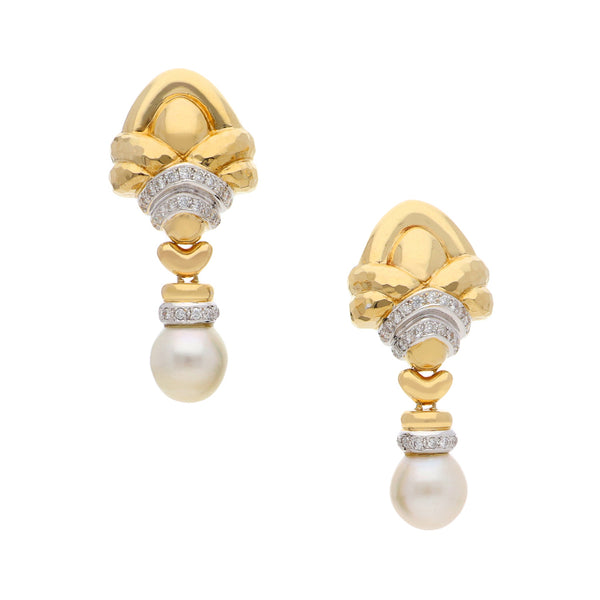 Aretes hechura especial con diamantes y perlas en oro dos tonos 18 kilates.