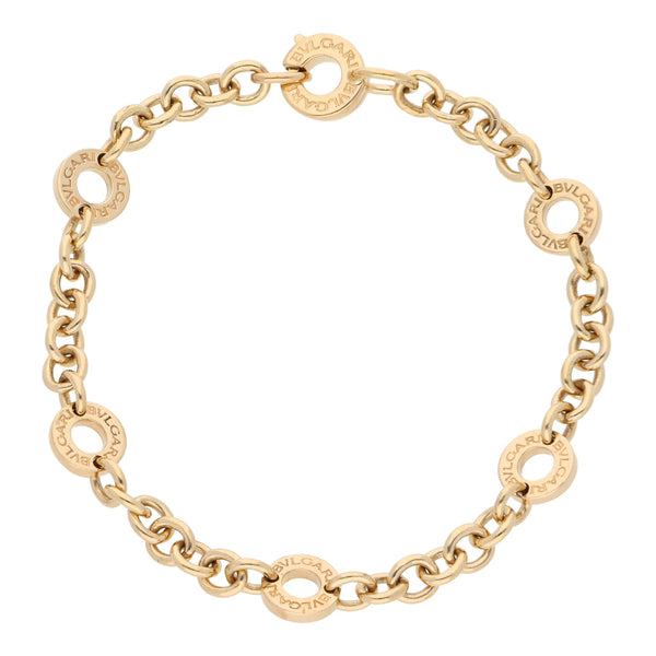 Pulsera eslabón cruzado firma Bvlgari en oro amarillo 18 kilates.