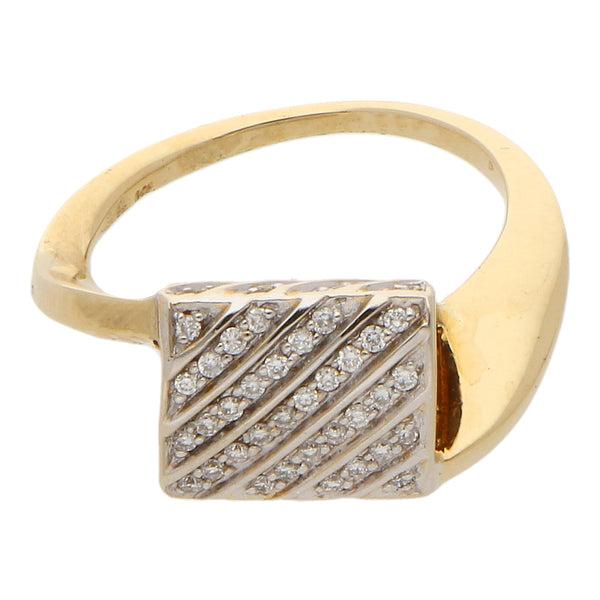 Anillo hechura especial con diamantes en oro amarillo 18 kilates.