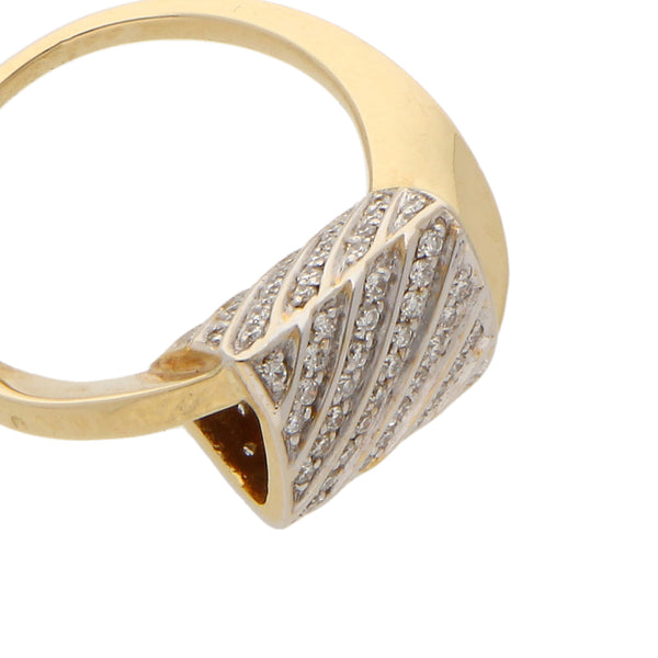 Anillo hechura especial con diamantes en oro amarillo 18 kilates.