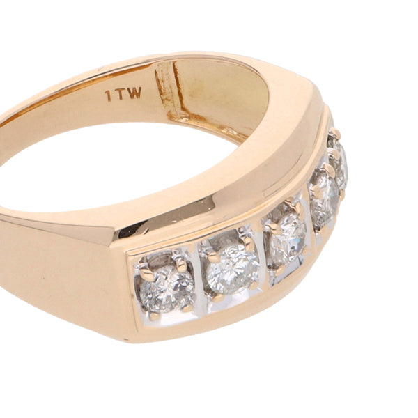 Anillo hechura especial con diamantes en oro amarillo 14 kilates.