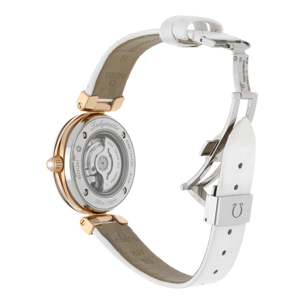 Reloj Omega para dama modelo Ladymatic vistas en oro amarillo 18 kilates.