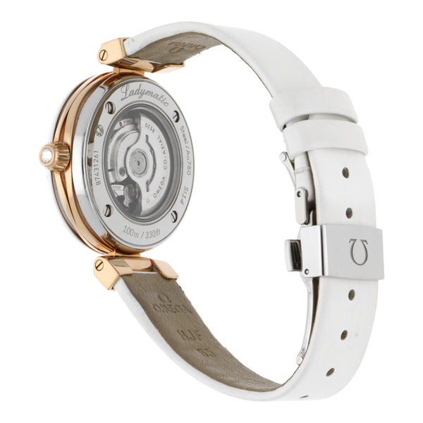 Reloj Omega para dama modelo Ladymatic vistas en oro amarillo 18 kilates.