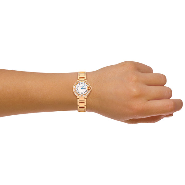 Reloj Cartier para dama modelo Ballon Bleu en oro amarillo 18 kilates.