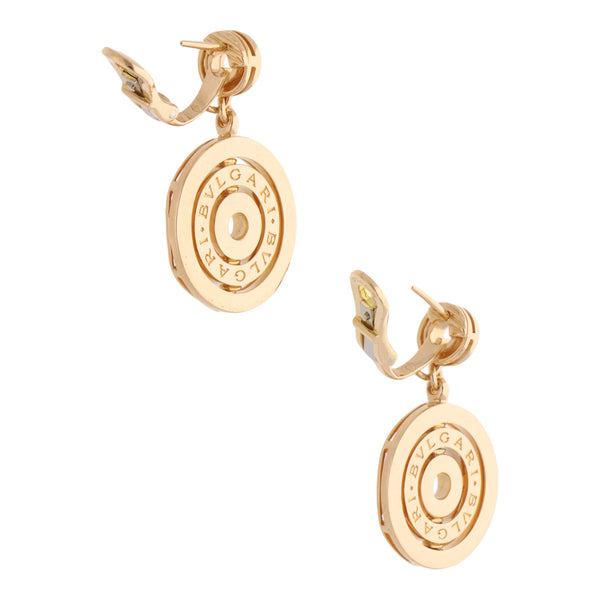 Aretes hechura italiana firma Bvlgari en oro amarillo 18 kilates.