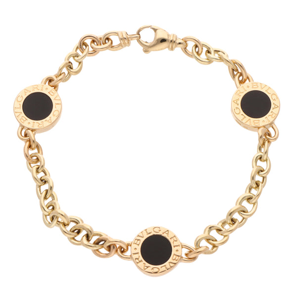 Pulsera eslabón cruzado con onix firma Bvlgari en oro amarillo 18 kilates.