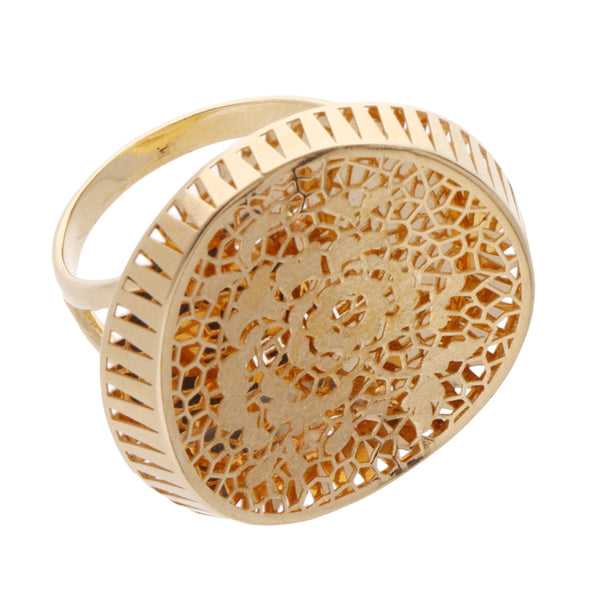 Anillo calado motivo flor en oro amarillo 14 kilates.