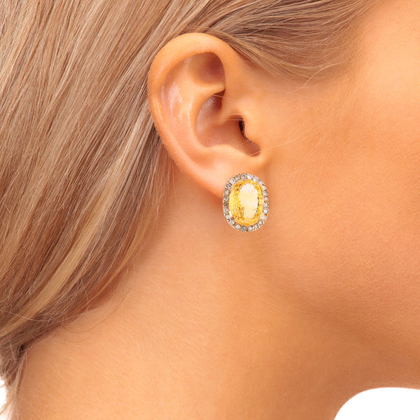 Aretes hechura especial con sintéticos y diamantes en oro amarillo 14 kilates.