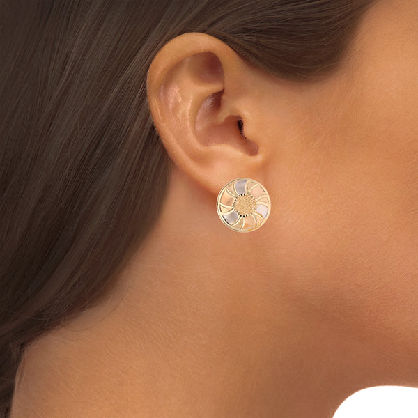 Aretes hechura especial en oro tres tonos 14 kilates.