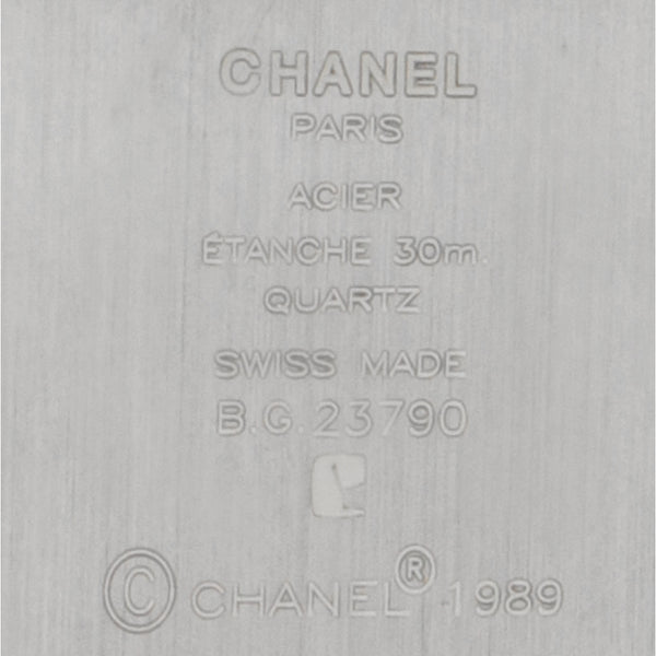 Reloj Chanel para dama en acero inoxidable correa piel.