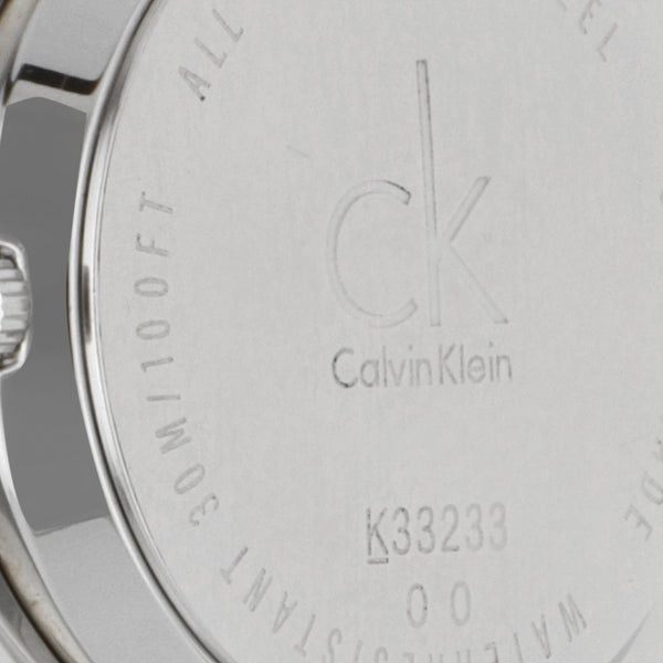 Reloj Calvin Klein para dama en acero inoxidable correa piel.