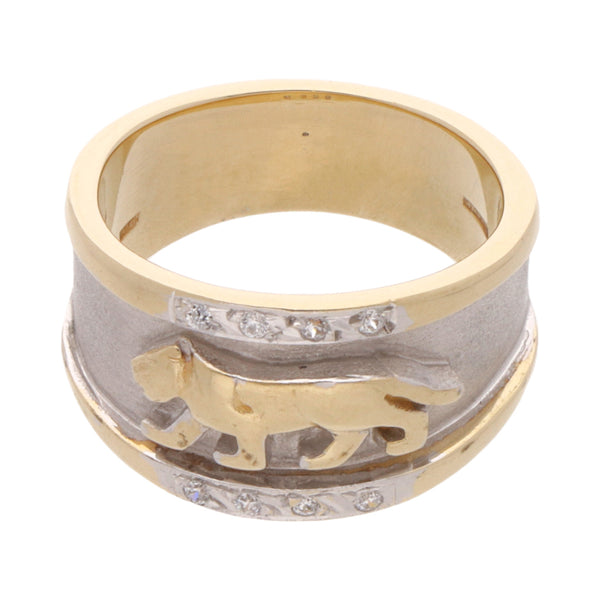 Anillo hechura especial motivo pantera con sintéticos en oro dos tonos 14 kilates.