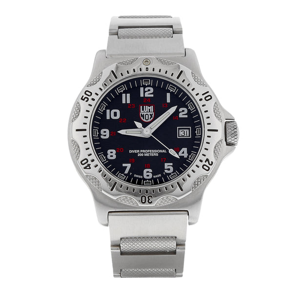 Reloj Luminox para caballero en acero inoxidable.