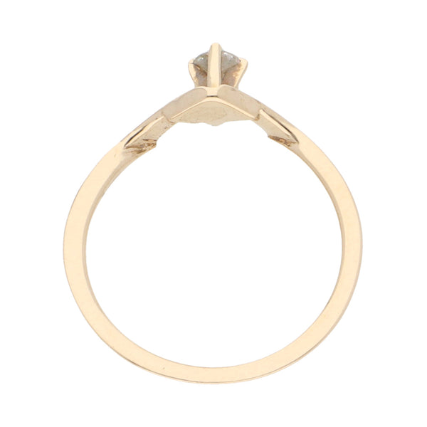Anillo solitario con diamante en oro amarillo 14 kilates.