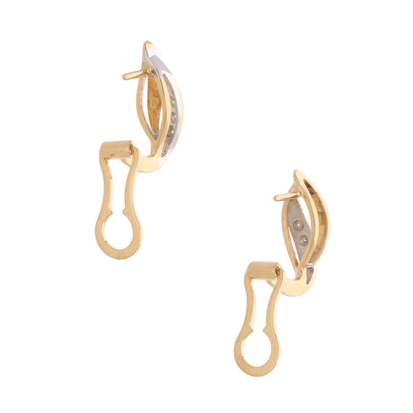 Aretes hechura especial con diamantes en oro dos tonos 18 kilates.