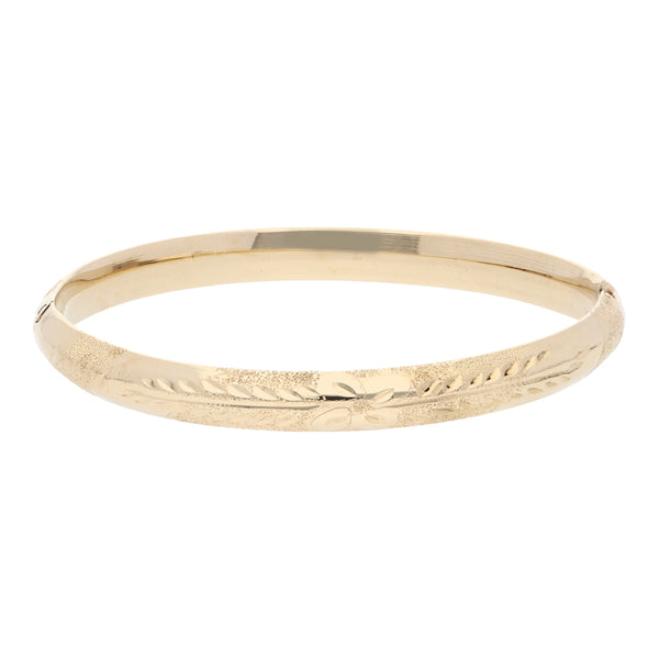 Pulsera de arillo articulada labrada en oro amarillo 14 kilates.