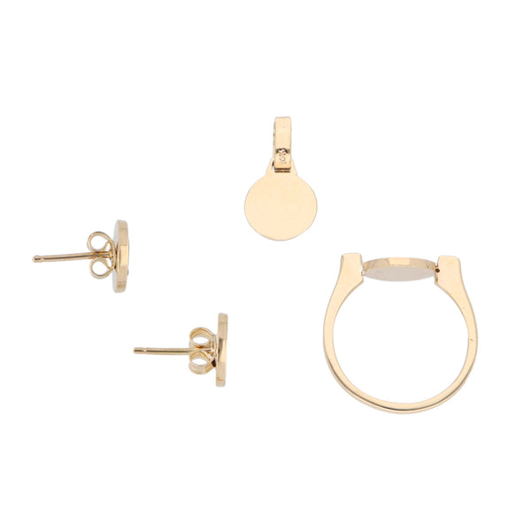 Juego de anillo, dije y broqueles hechura especial con turquesa y esmalte en oro amarillo 14 kilates.