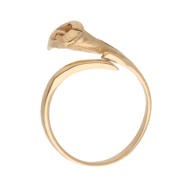 Anillo hechura especial motivo alcatraz en oro amarillo 14 kilates.