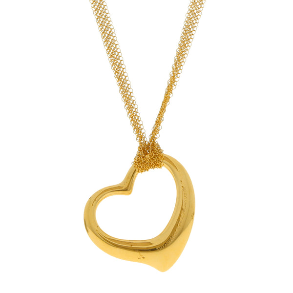 Collar eslabón tejido con dije motivo corazón firma Tiffany & Co. colección Elsa Peretti en oro amarillo 18 kilates.