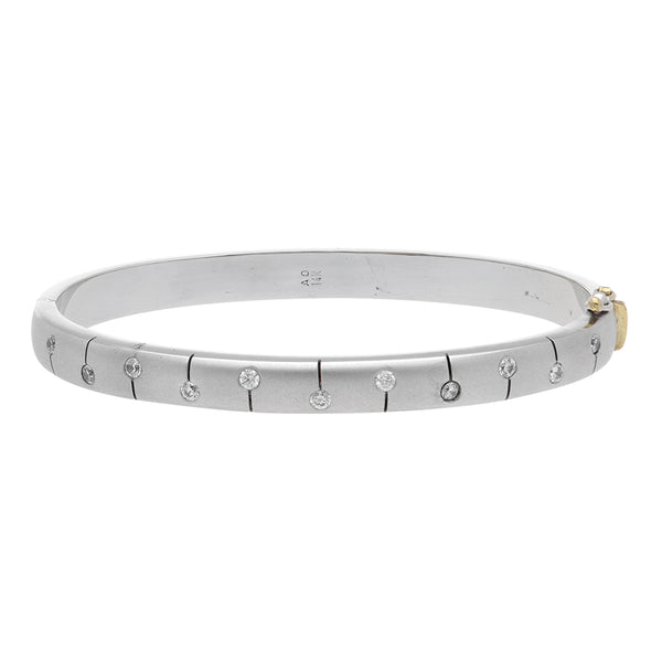 Pulsera de arillo articulada con sintéticos en oro blanco14 kilates.