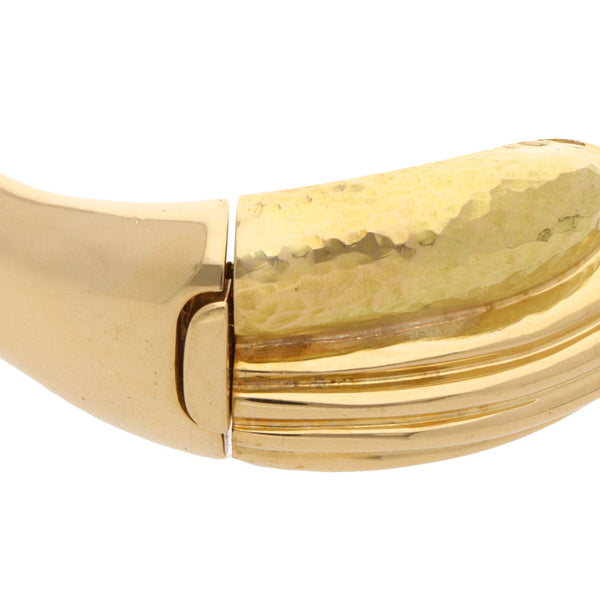 Brazalete articulado en oro amarillo 18 kilates.