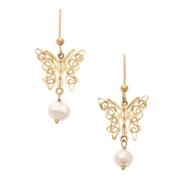 Aretes calados motivo mariposa con perlas en oro amarillo 14 kilates.