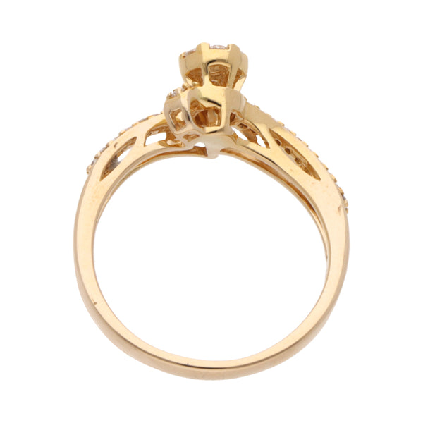 Anillo hechura especial con diamantes en oro amarillo 14 kilates.