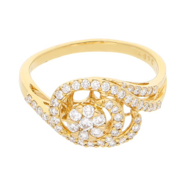 Anillo calado con diamantes en oro amarillo 14 kilates.