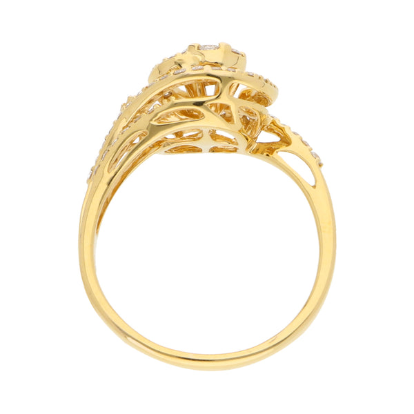 Anillo calado con diamantes en oro amarillo 14 kilates.