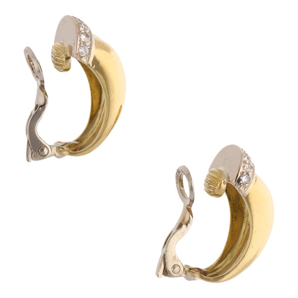 Aretes hechura especial con diamantes en oro dos tonos 18 kilates.