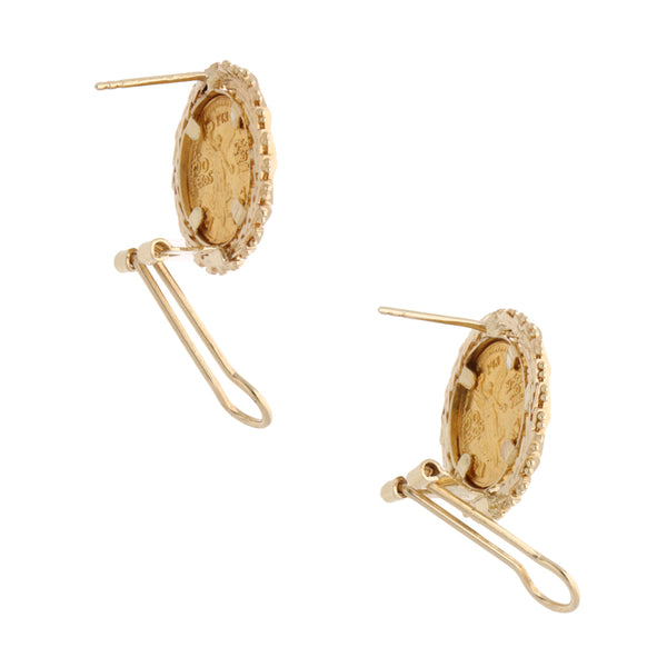 Aretes boleados con aplicaciones troqueladas en oro amarillo 14 kilates.